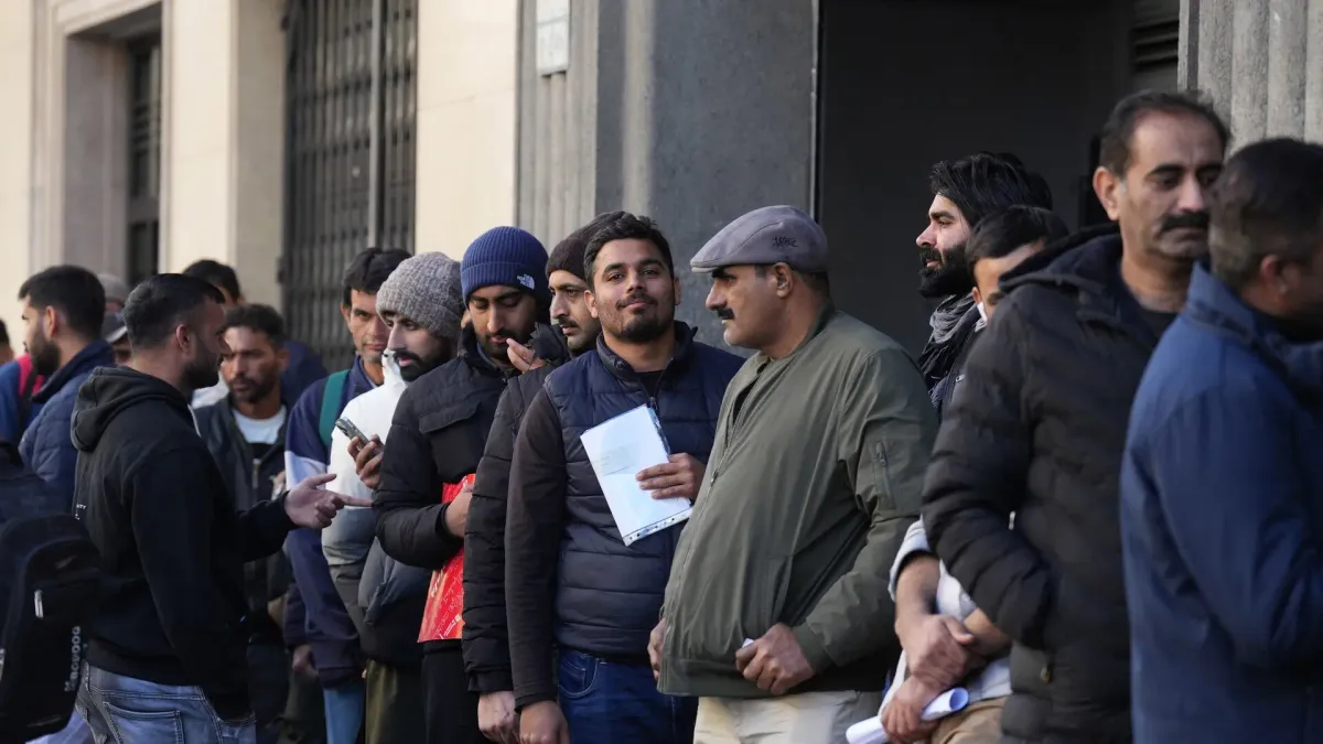 
         Las Cortes estudiarán los posibles efectos en la seguridad nacional de regularizar a inmigrantes 
    
