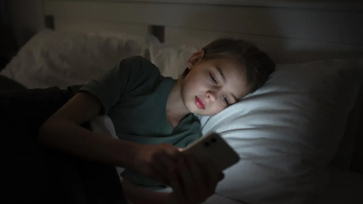 
         Alertan del aumento de niños con síntomas similares al autismo por las pantallas 
    
