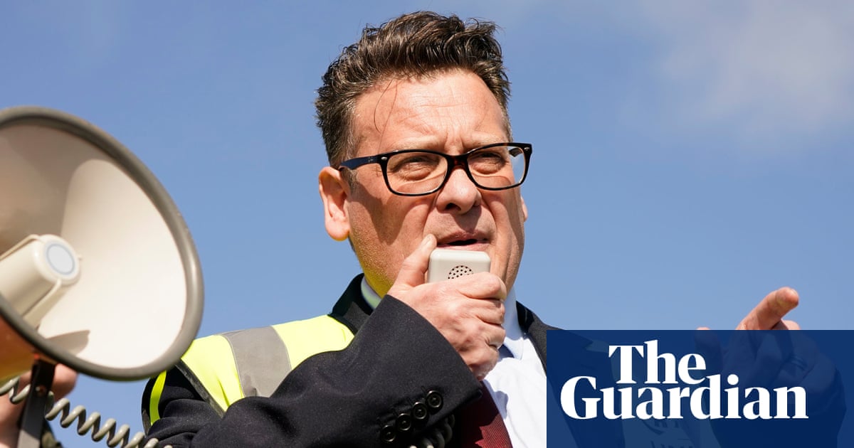 Karl Turner has Labour whip suspended after criticism of Starmer and No 10
