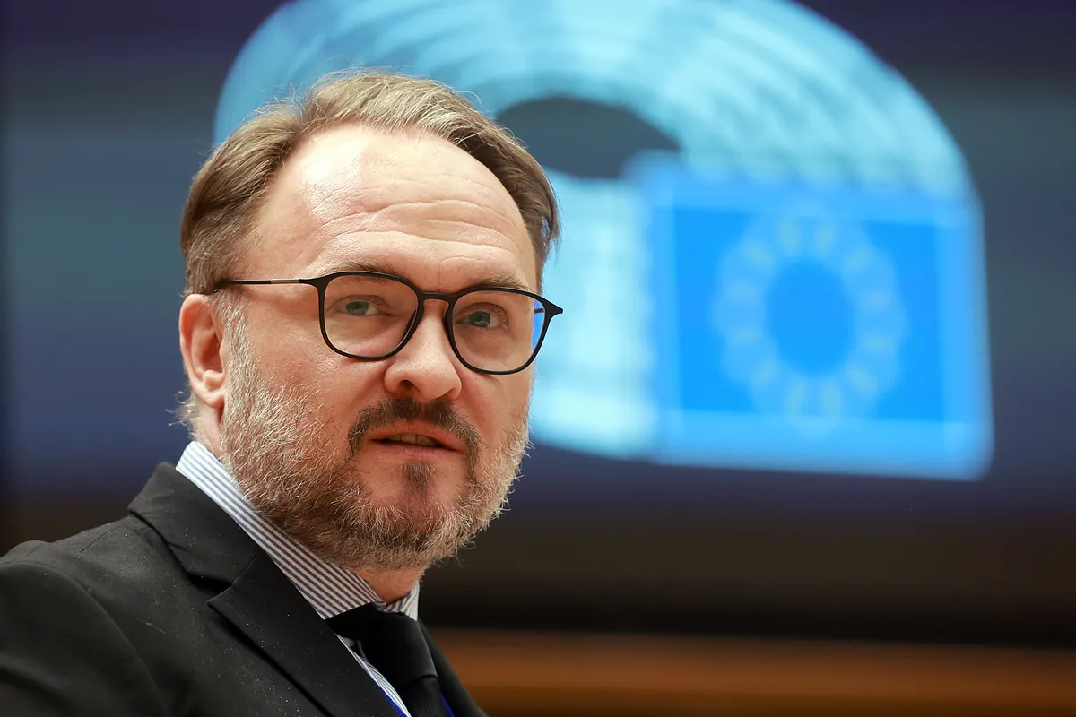 Bruselas propone "reducir la velocidad máxima en autopistas al menos 10km/h" para "ahorrar combustible" ante la crisis