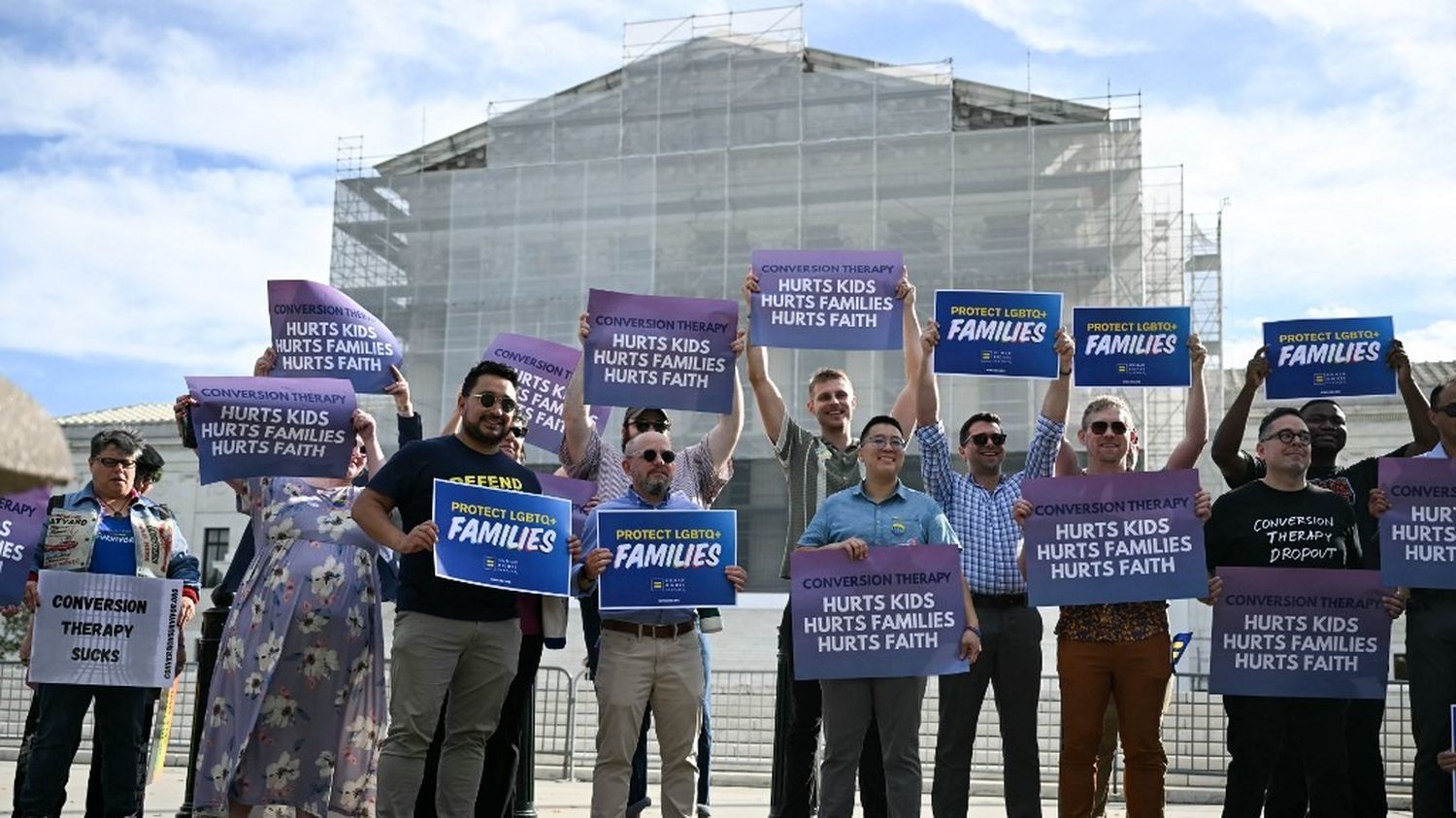 La Cour suprême américaine se prononce contre une loi interdisant les "thérapies de conversion" pour les mineurs LGBT+ au nom de la liberté d'expression