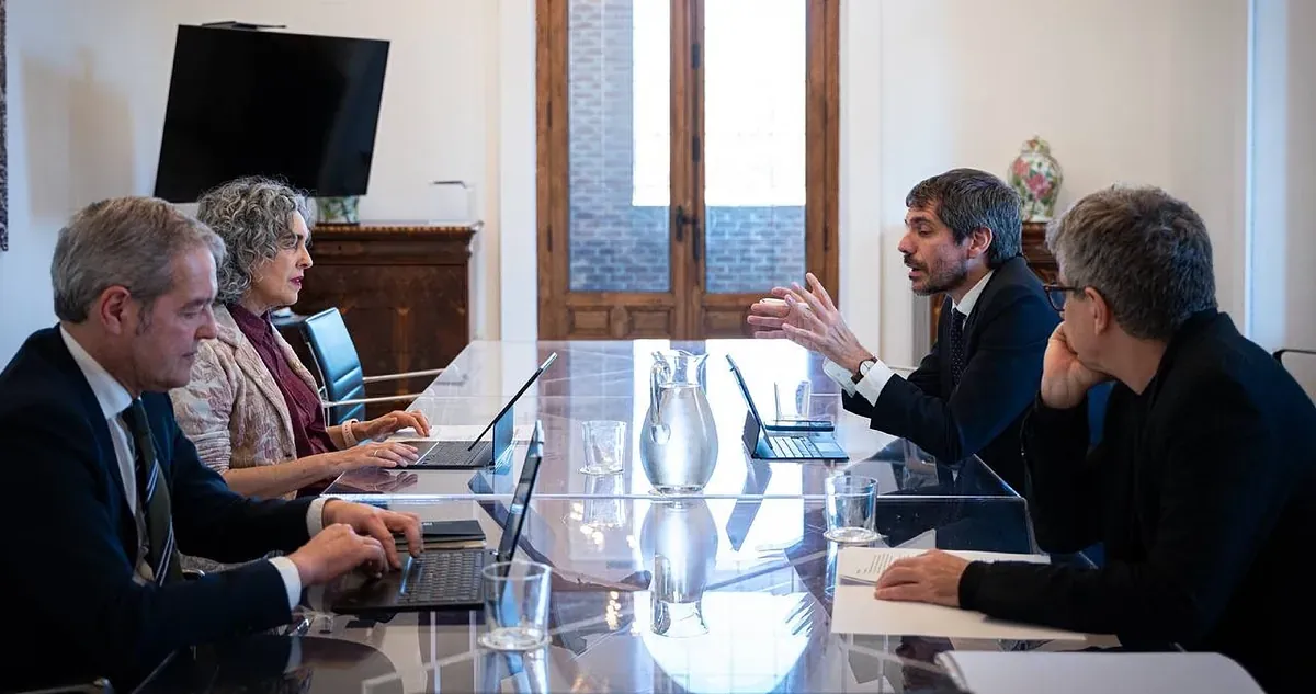 El ministro Urtasun ya advirtió a Bengoetxea que debe "preservar" el 'Guernica' y apoya la negativa al traslado del Museo  Reina Sofía