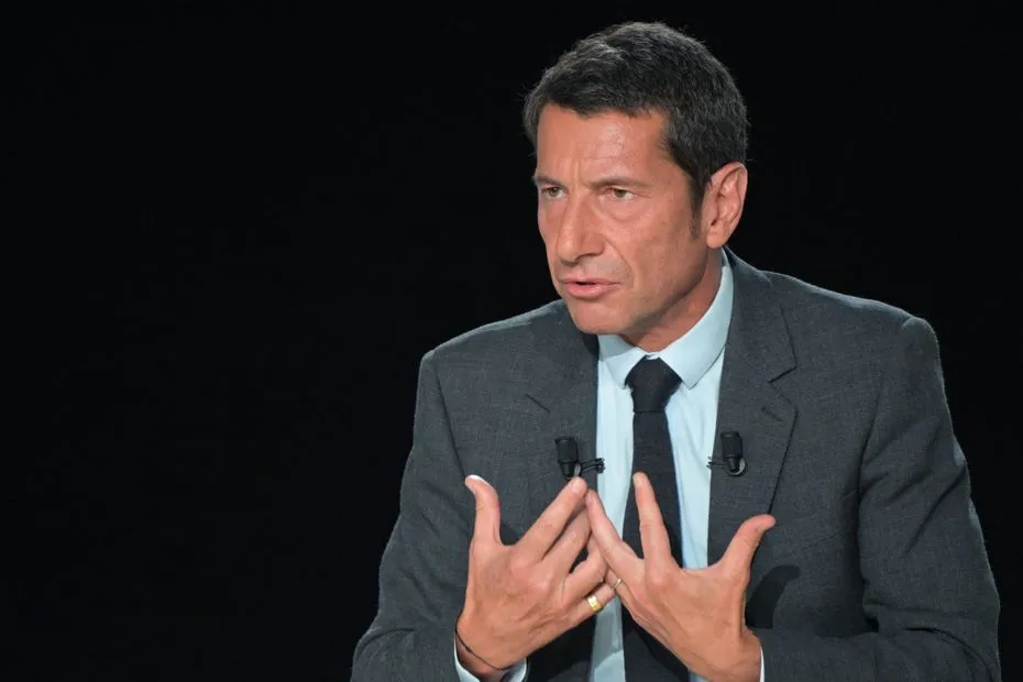 David Lisnard "pense" ne plus avoir sa place chez Les Républicains, dénonçant un manque "de constance et de cohérence"