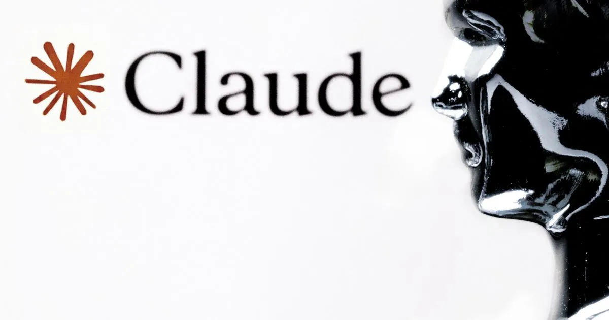 «Maître Claude», «rêve nocturne», Tamagotchi : le code source de l’IA d’Anthropic aurait fuité, révélant les projets secrets du géant américain