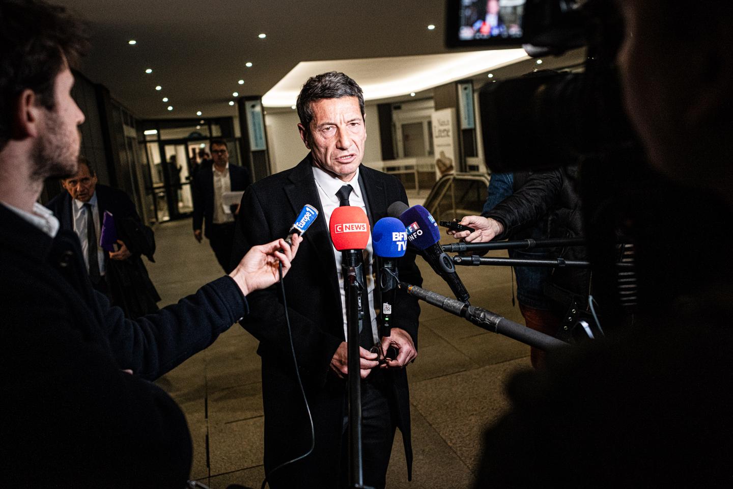David Lisnard, maire de Cannes, quitte LR et se déclare candidat pour la présidentielle de 2027