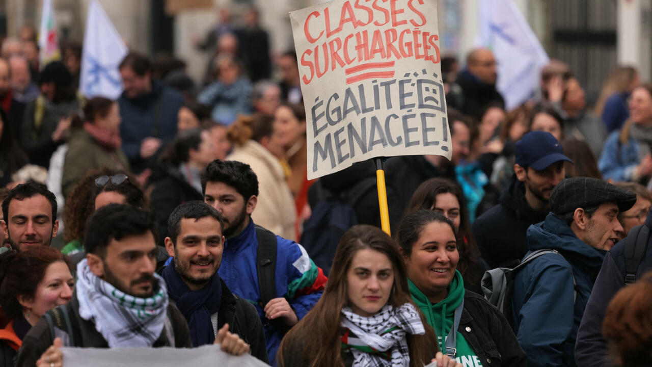 France: nouvelle grève des enseignants face aux suppressions de poste annoncées par le gouvernement