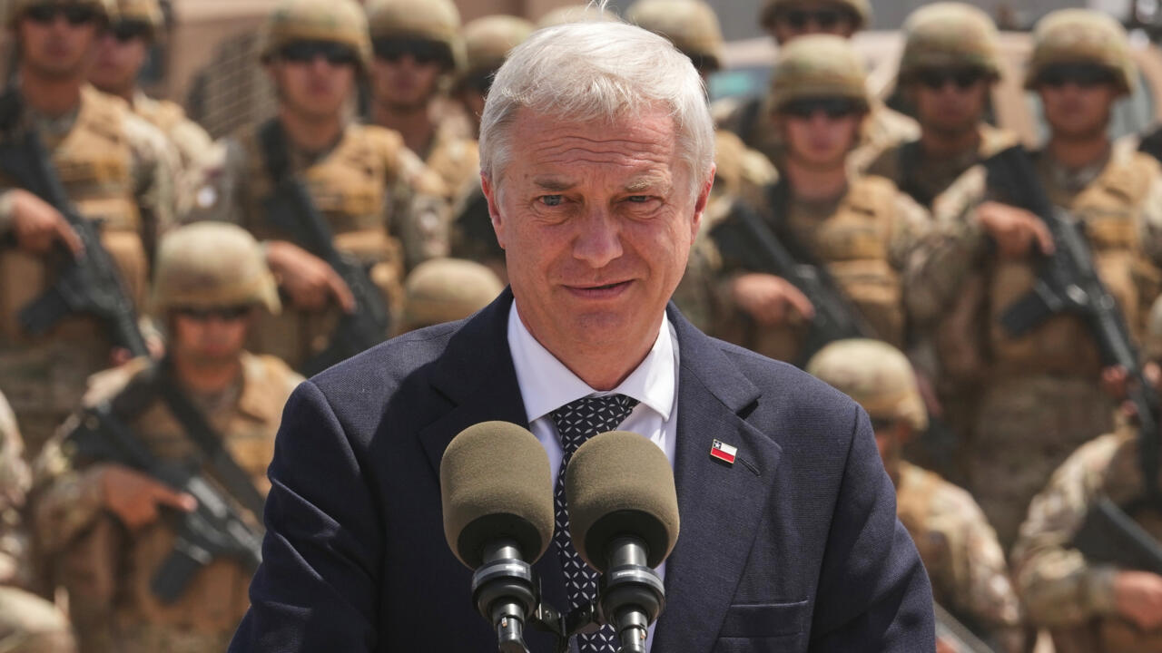 Chili: le gouvernement de Kast annonce suspendre un plan de régularisation de migrants