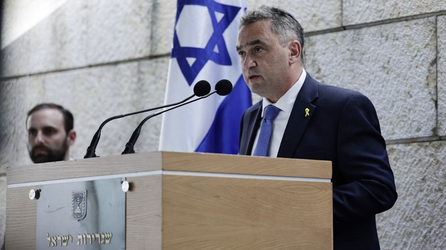 "L'idée est d'envoyer un message clair", argue l'ambassadeur d'Israël après la décision de suspendre les commandes d'armement à la France