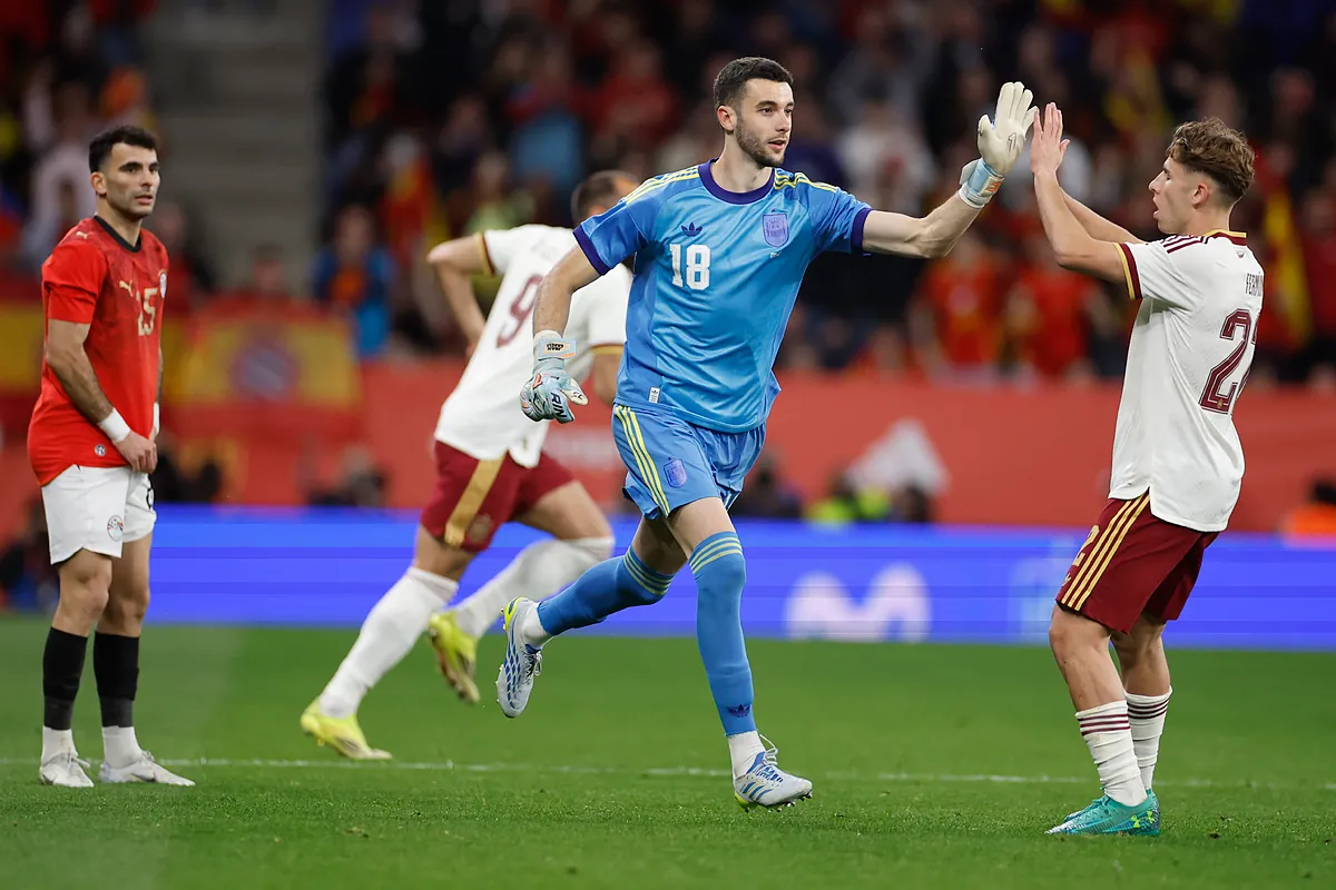 España, en el debut de Joan García, se aburre con Egipto y pide a gritos que empiece el Mundial