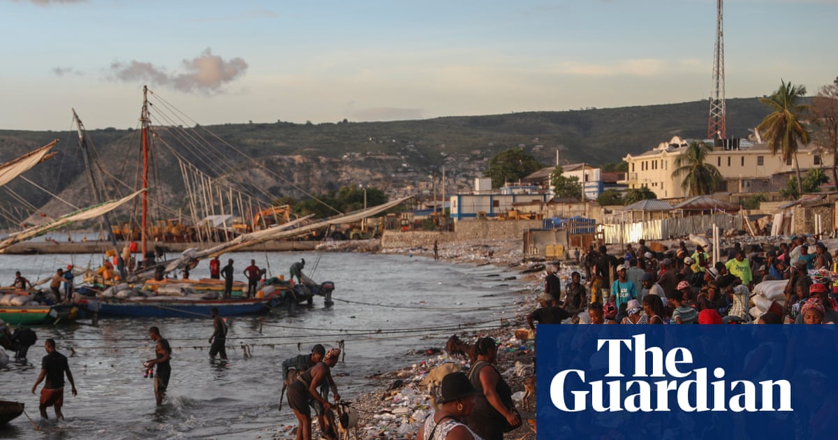 Hundreds flee central Haiti after gangs launch large-scale attacks and burn homes
