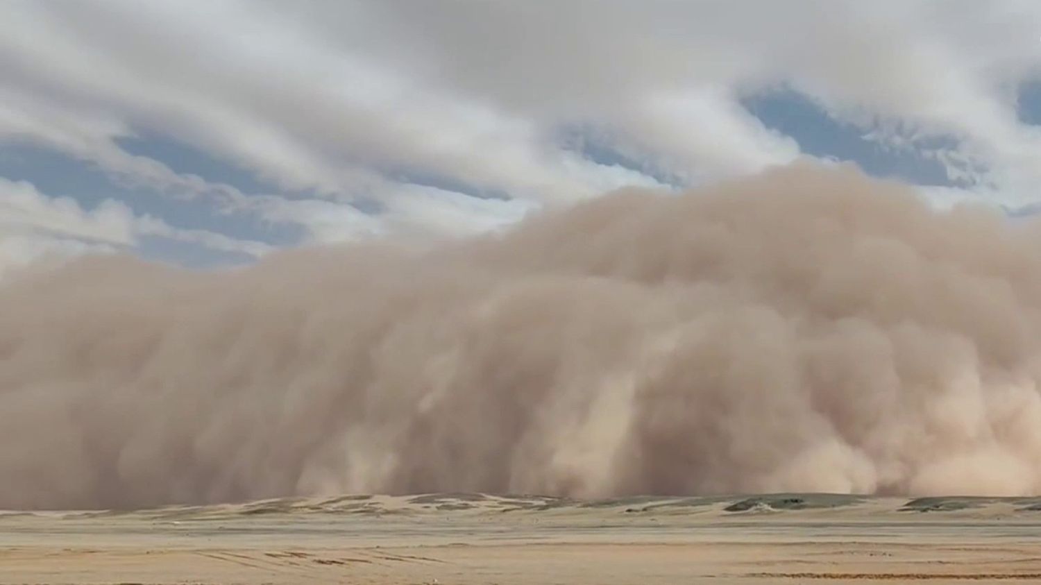 Tempête au Sahara : les images impressionnantes du mur de sable