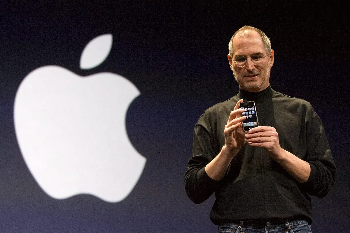 Apple cumple 50 años: de un garaje a cerca de cuatro billones de dólares con el relevo de Tim Cook en el horizonte