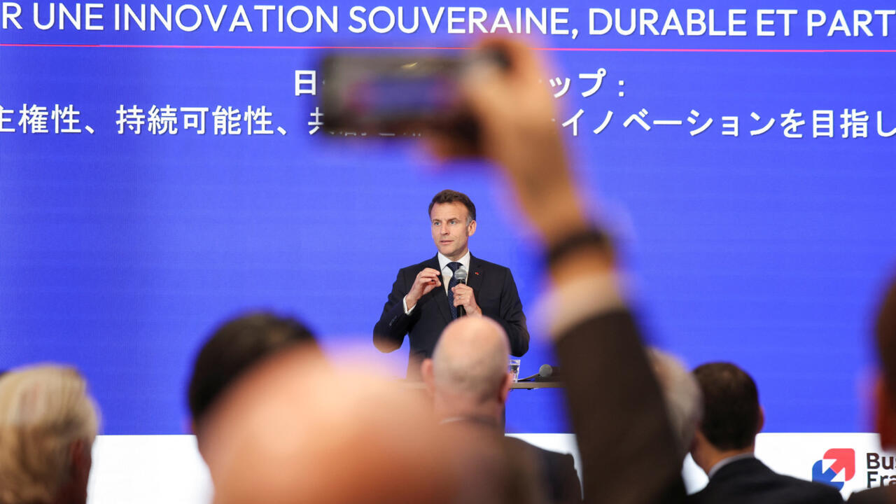 En visite au Japon, Emmanuel Macron vante la coopération économique franco-japonaise