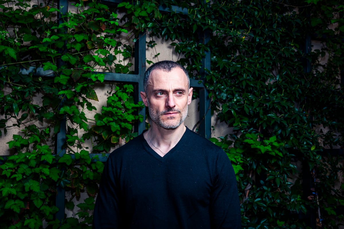 Jean-Baptiste Del Amo: “Más allá de las drogas, hoy somos adictos al móvil, a la IA, al porno, a las ‘apps’ de citas y a la juventud eterna”