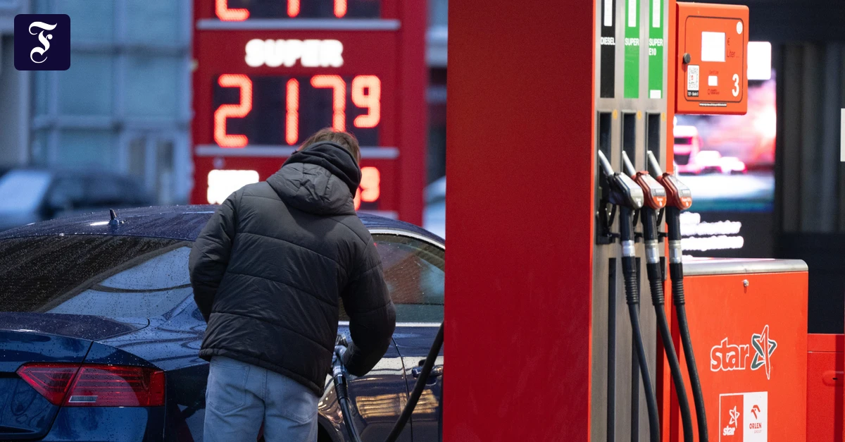 Neue Benzinpreisregel: Tankt man späten Vormittag künftig am günstigsten?