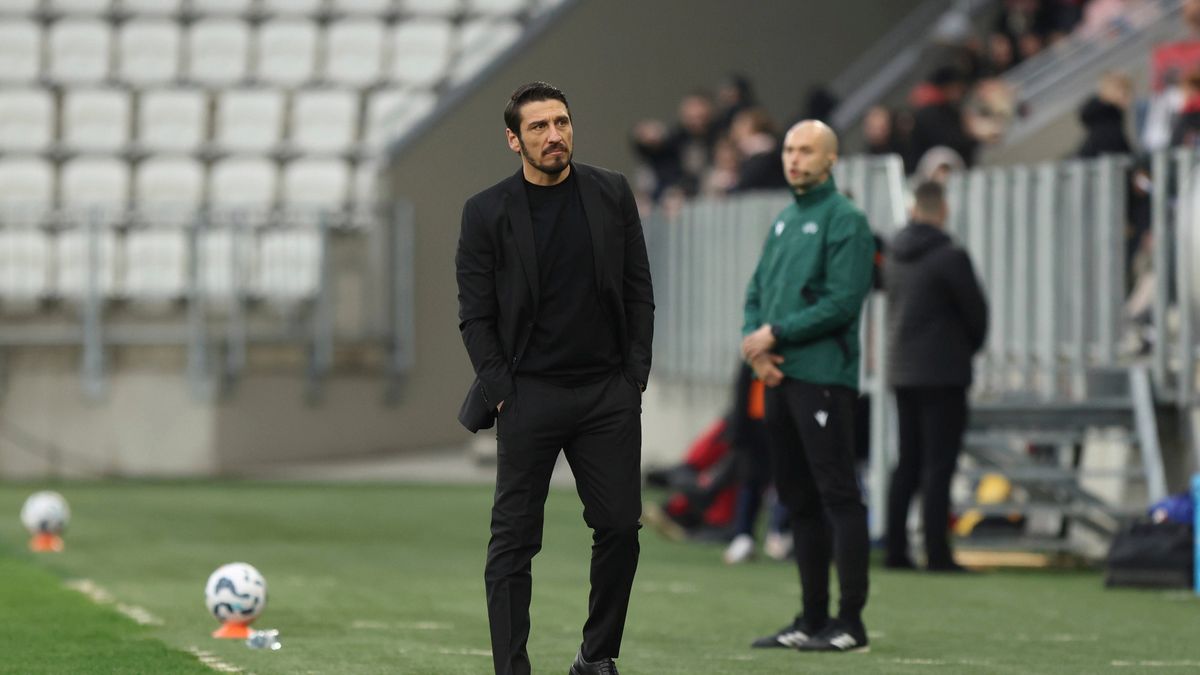 U21 der Türkei: Trainer Egemen Korkmaz verliert Bewusstsein nach Aufregung über Platzverweis