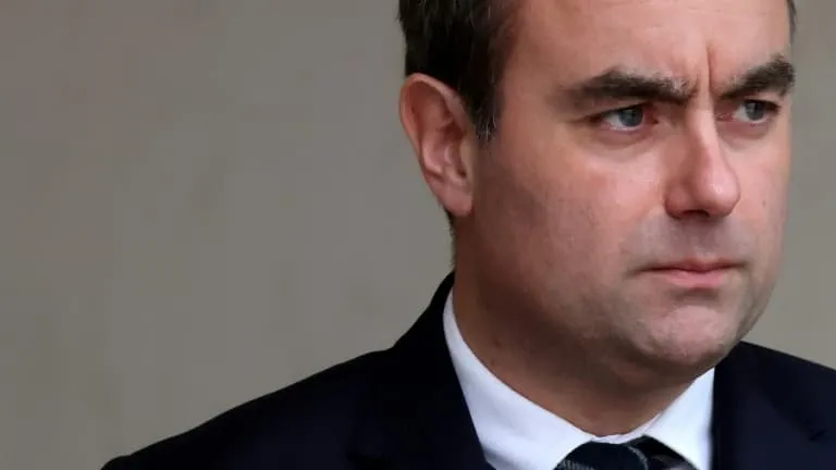 Face à la crise énergétique, Sébastien Lecornu demande à ses ministres une action rapide pour accélérer le virage vers l'électrique et compte utiliser les recettes des taxes sur le carburant