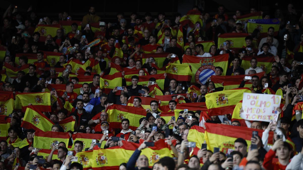 
                      España empata ante Egipto en un duelo poco amistoso y con cánticos racistas en la grada
                  