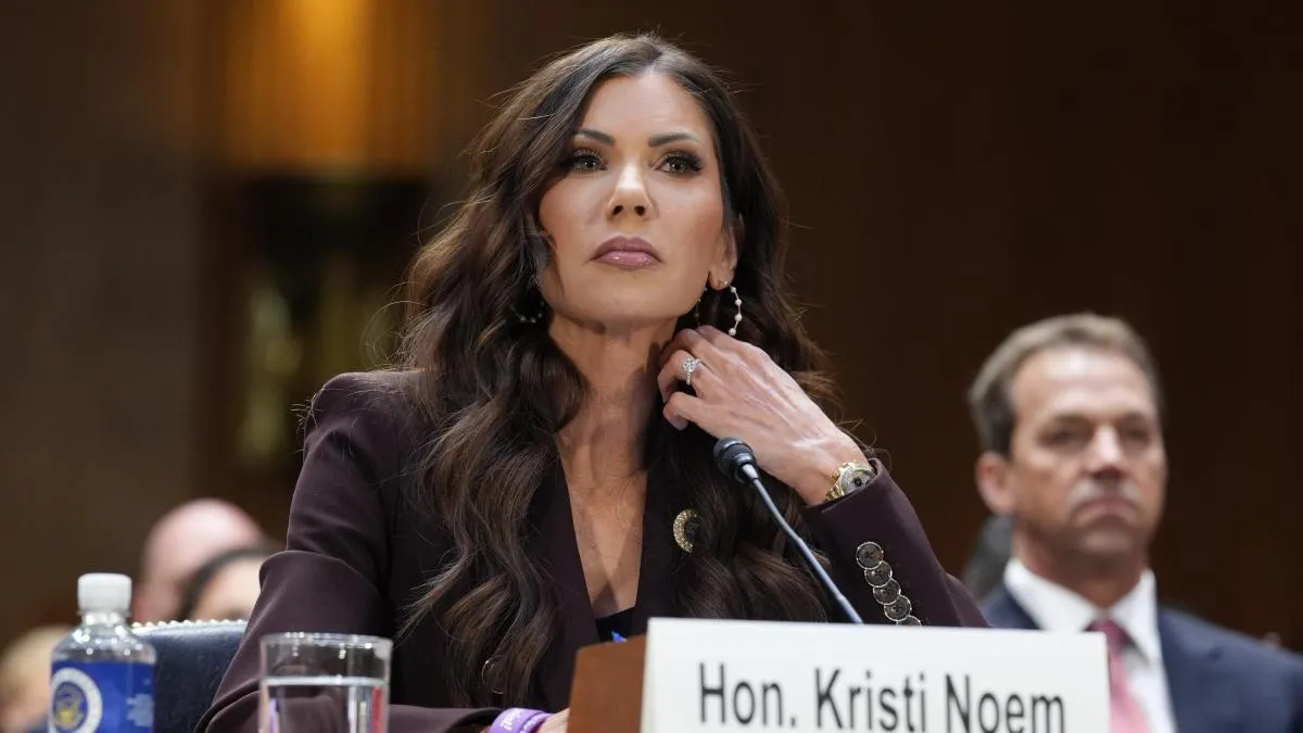 'Busty bimbo': la otra vida de Bryon Noem, el marido de la destituida secretaria de Seguridad Nacional de EE.UU.