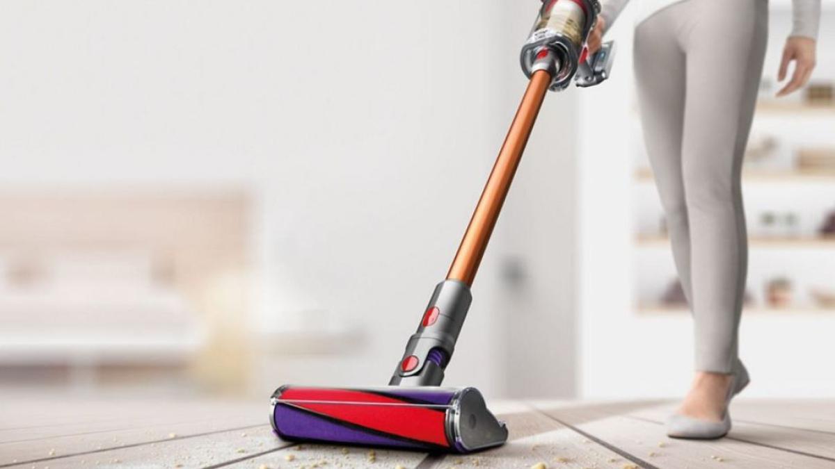 
                                                                            Dyson tira la casa por la ventana con su aspiradora sin cable más potente y eficiente: ahora tiene una rebaja histórica
                                                                        