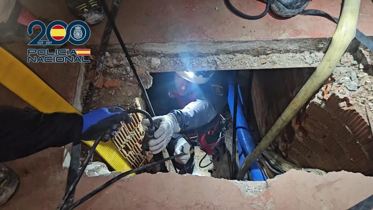 
                                                                               Así era el narcotúnel de Ceuta construido para introducir toneladas de hachís en España
                                                                           
