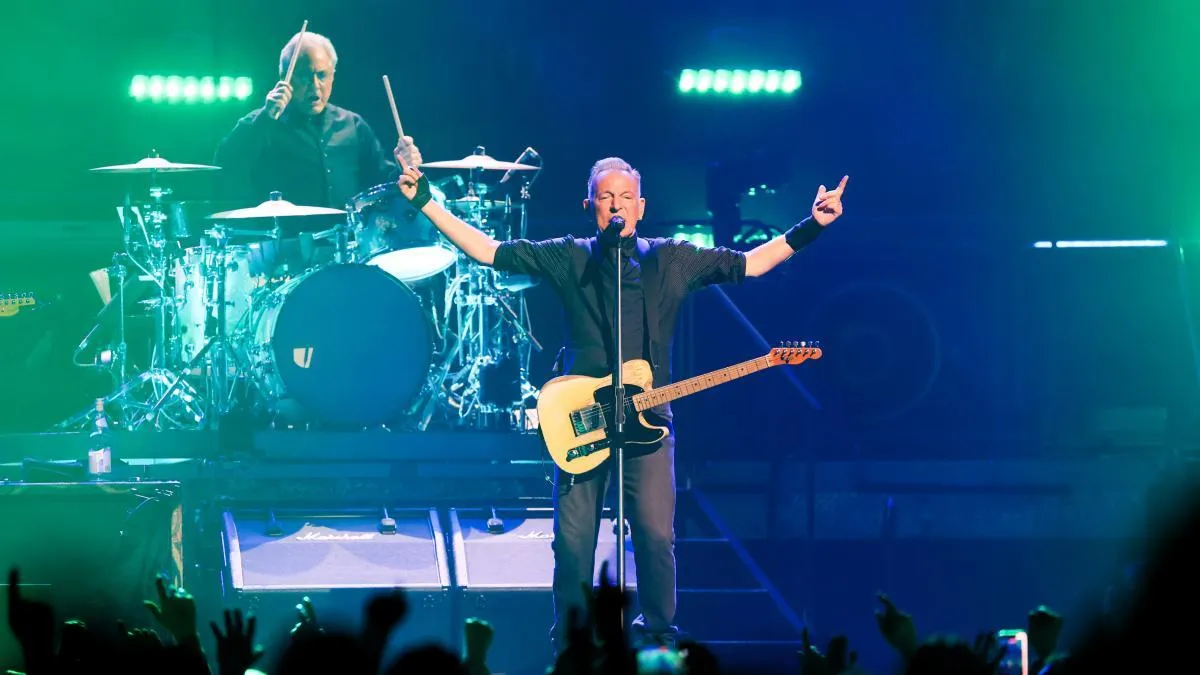 
                                                                                               Springsteen une música y política al abrir su gira de la resistencia contra la corrupción de Trump
                                                                                           