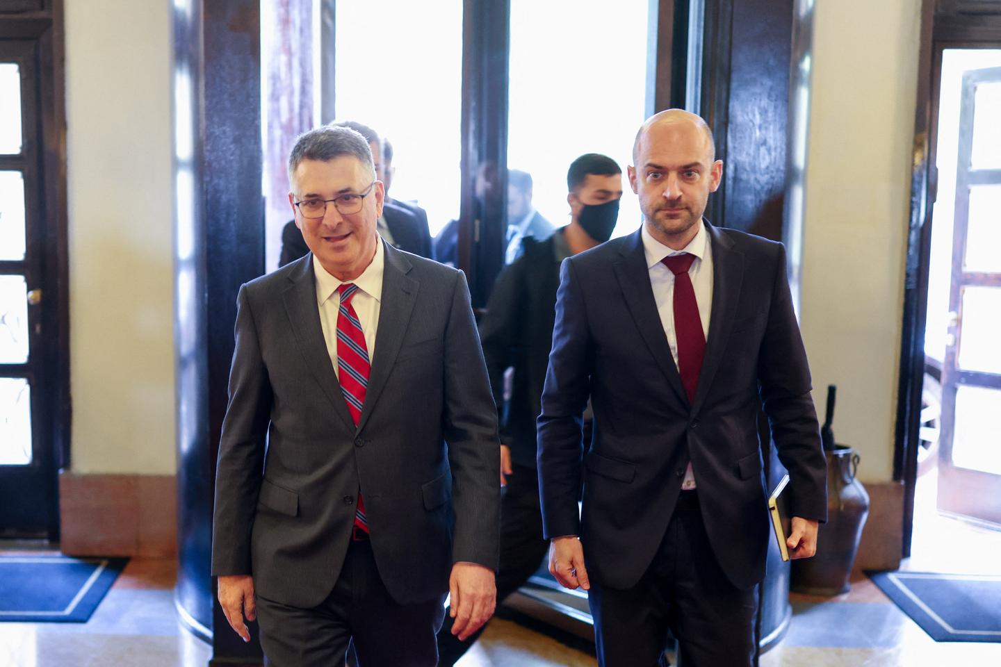 Israël tourne un peu plus le dos à la France, malgré les tentatives de Paris de préserver le dialogue