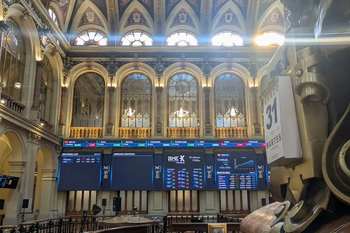 Los inversores se dejan llevar por la euforia: el Ibex se dispara un 3% y el petróleo cotiza por debajo de 100 dólares el barril