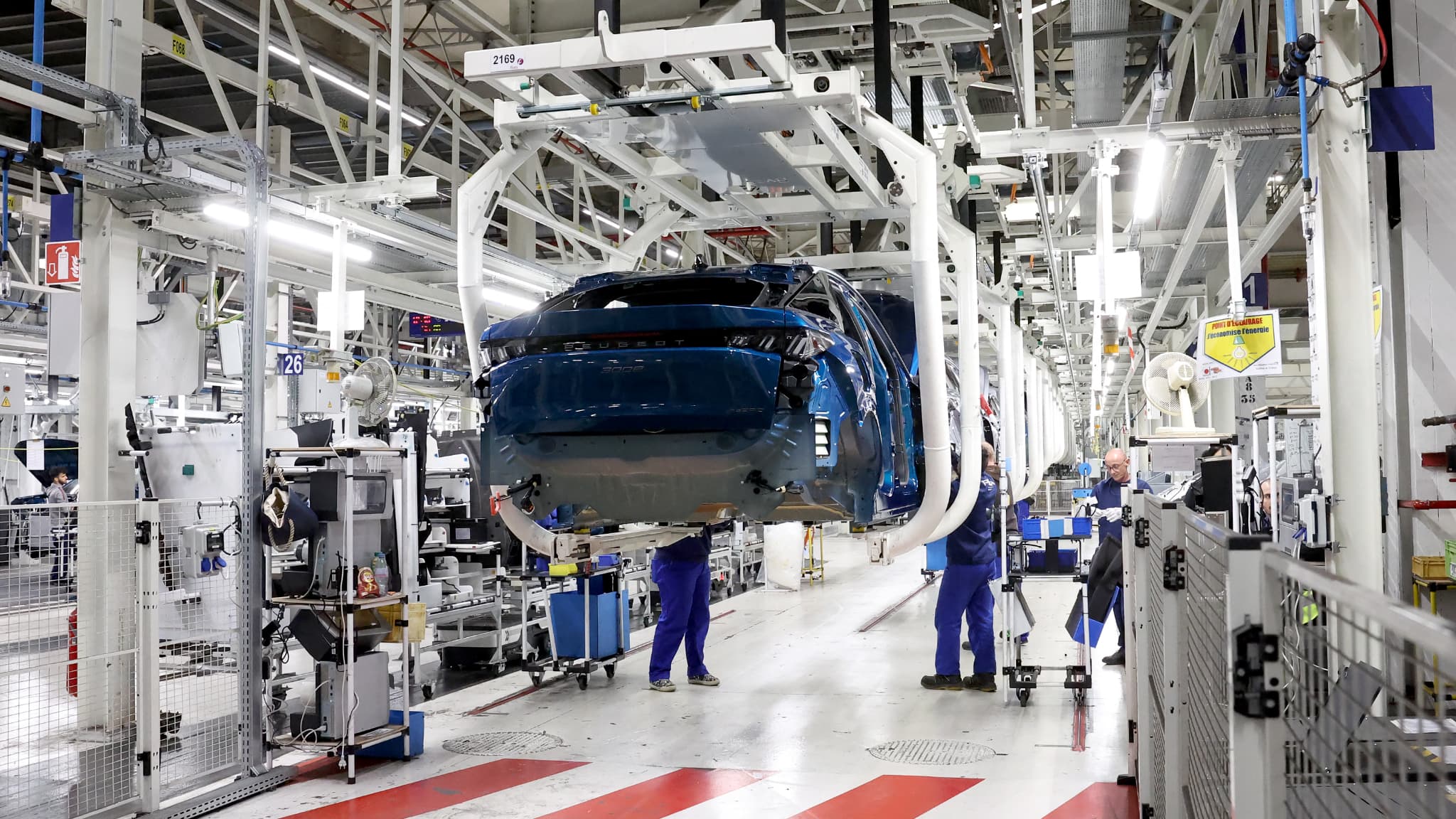 C'est le premier mois de hausse en 2026: le marché automobile français rebondit de près de 13% en mars sur un an