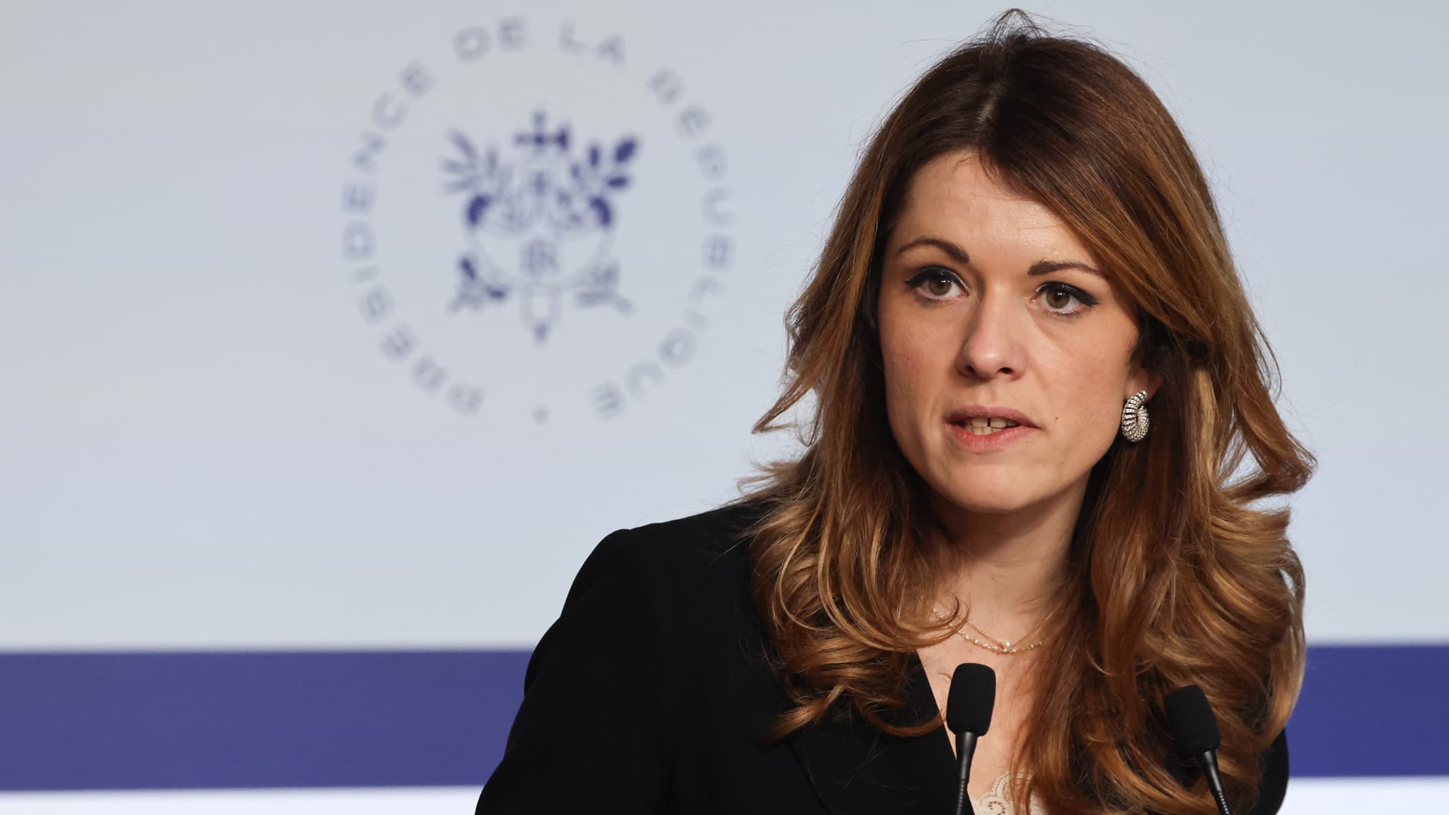 Le gouvernement assure que "moins de 10% des stations-service" ont des problèmes d'approvisionnement en carburant (et c'est parce que Totalenergies "casse" les prix)