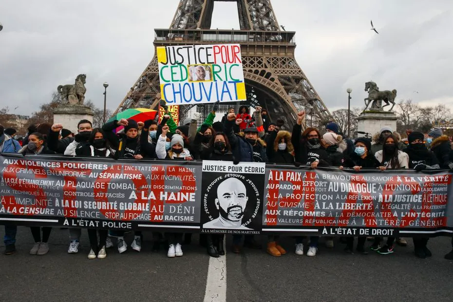 Mort de Cédric Chouviat en 2020 : la Défenseure des droits établit un "usage disproportionné de la force" par les policiers lors du contrôle routier