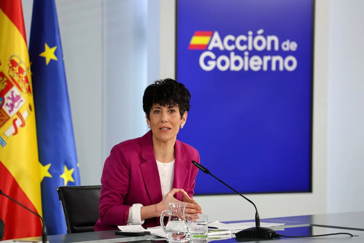 Elma Saiz lamenta el giro del PP con la regularización de inmigrantes: “Están supeditados a acuerdos que les marca la ultraderecha” 