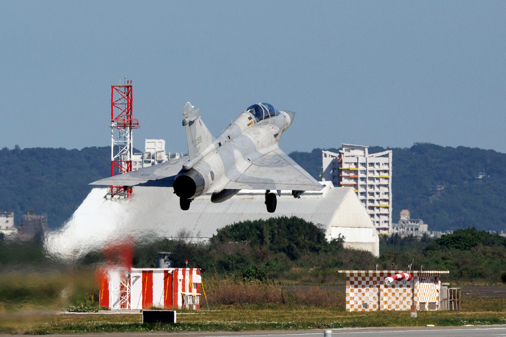 China launches live-fire military exercises around Taiwan