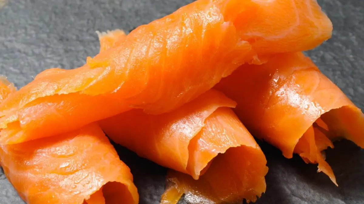 El Gobierno emite una alerta sanitaria de listeria en un lote de salmón noruego ahumado vendido en España
