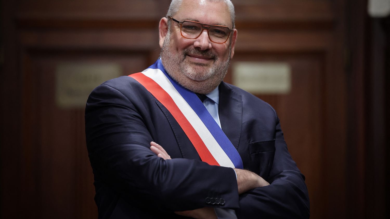 "On ne va pas se gêner" : surnommé le "Trump occitan", le maire RN de Carcassonne assume le retrait du drapeau européen du fronton de la mairie