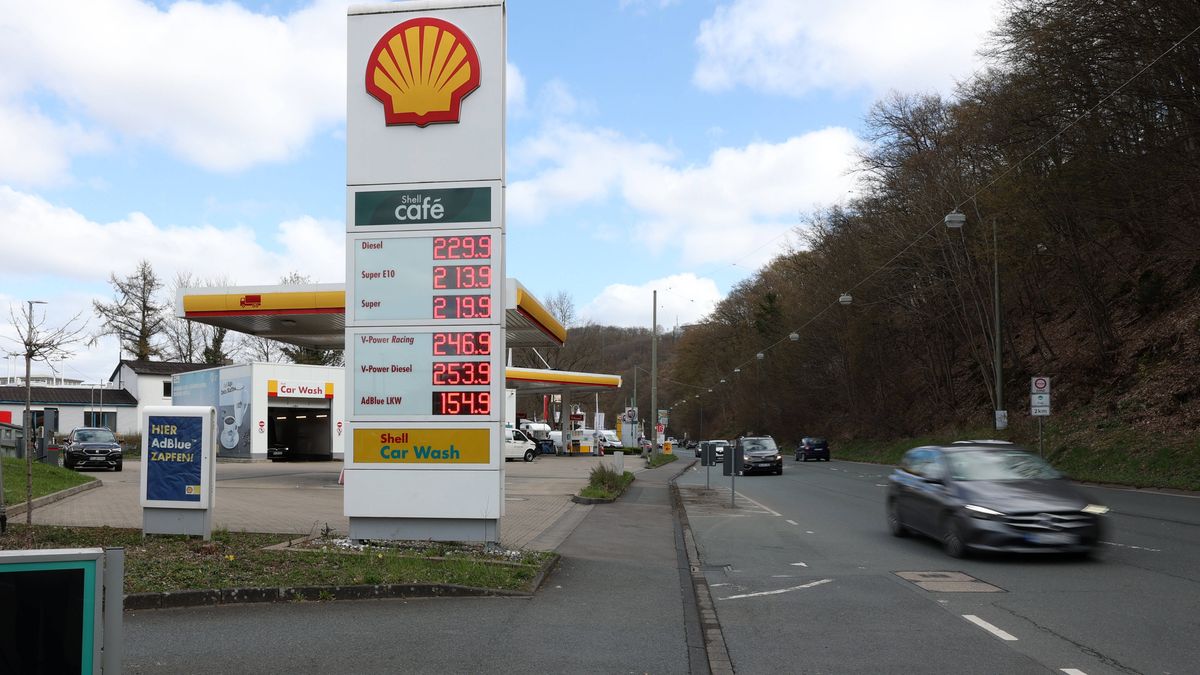 Spritpreise: Benzin und Diesel um 12 Uhr deutlich teurer