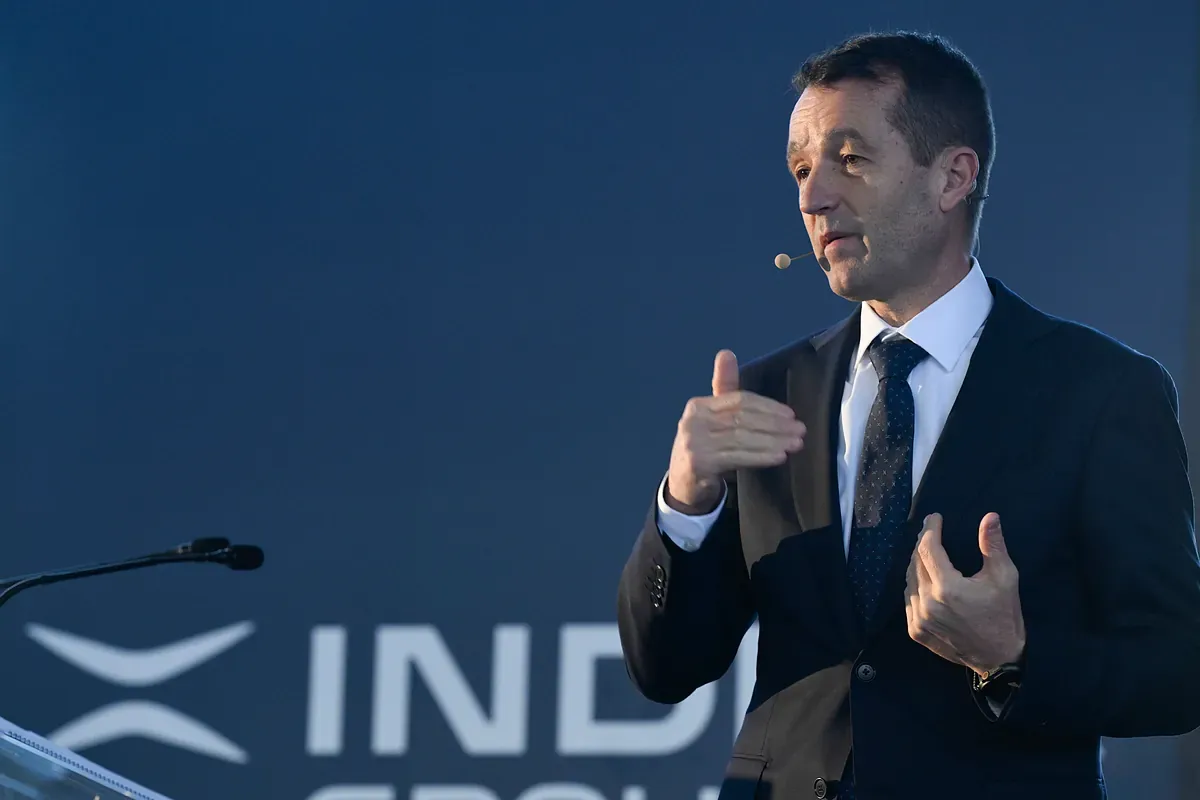 Ángel Escribano dimitirá esta tarde como presidente de Indra tras las presiones del Gobierno