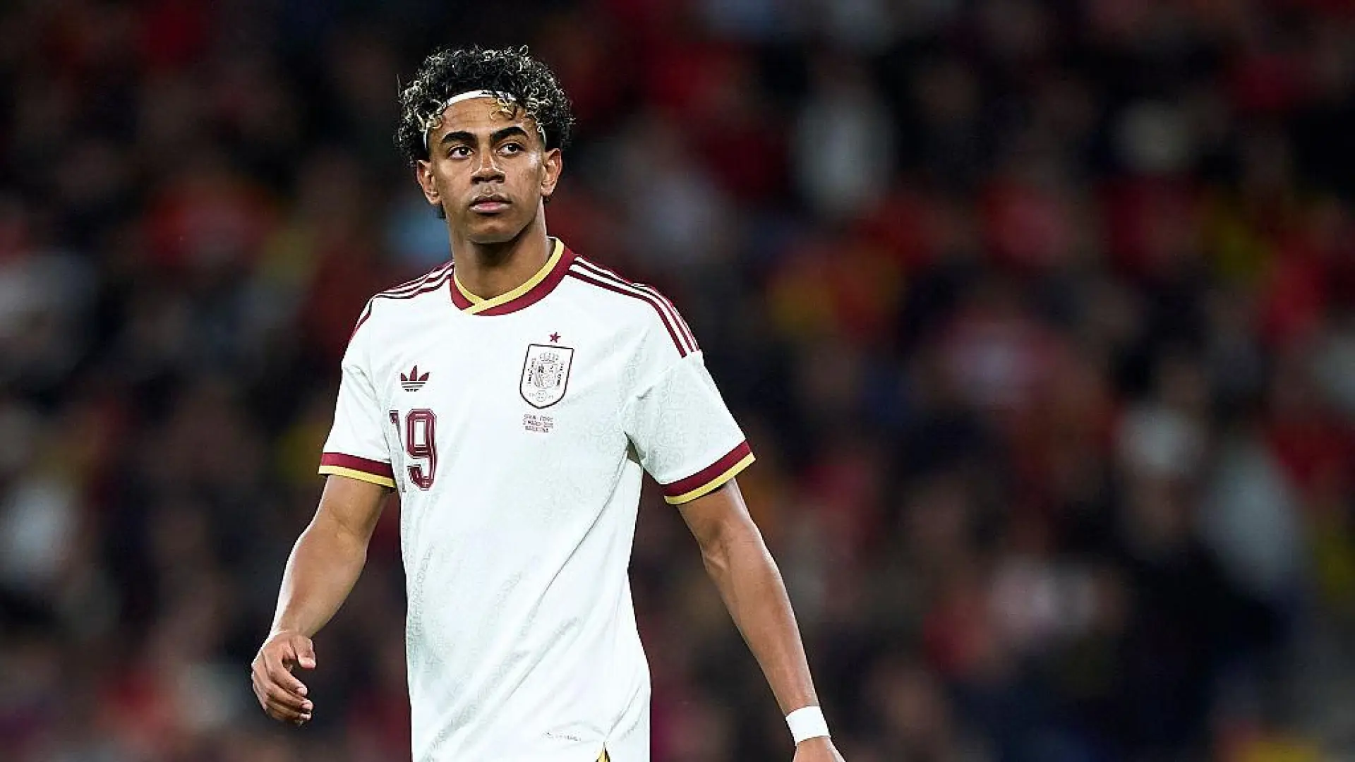 
         Yamal, indignado: "Usar una religión como burla os deja como personas ignorantes y racistas" 
    