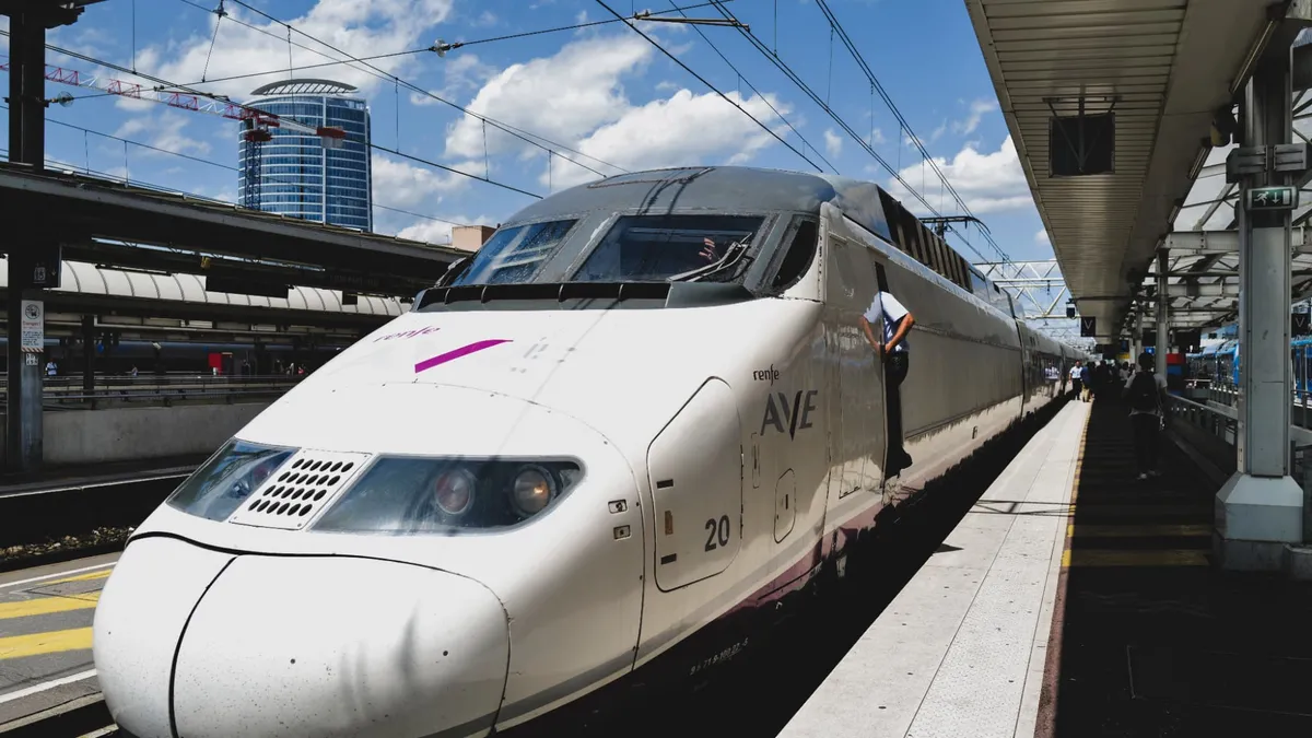La SNCF lui a-t-elle savonné la planche? La compagnie espagnole Renfe renonce à son projet de liaison à grande vitesse entre Paris et l'Espagne