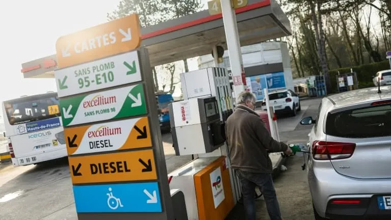 "On a l’impression d’assister à un poisson d’avril": tollé de l'association des automobilistes après les annonces de Matignon d'utiliser le "surplus de recettes fiscales" pour l'électrification