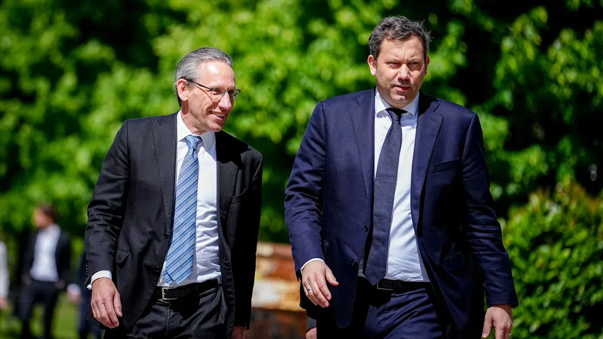 Finanzministerium: Klingbeil-Vorgänger wird wieder Banker