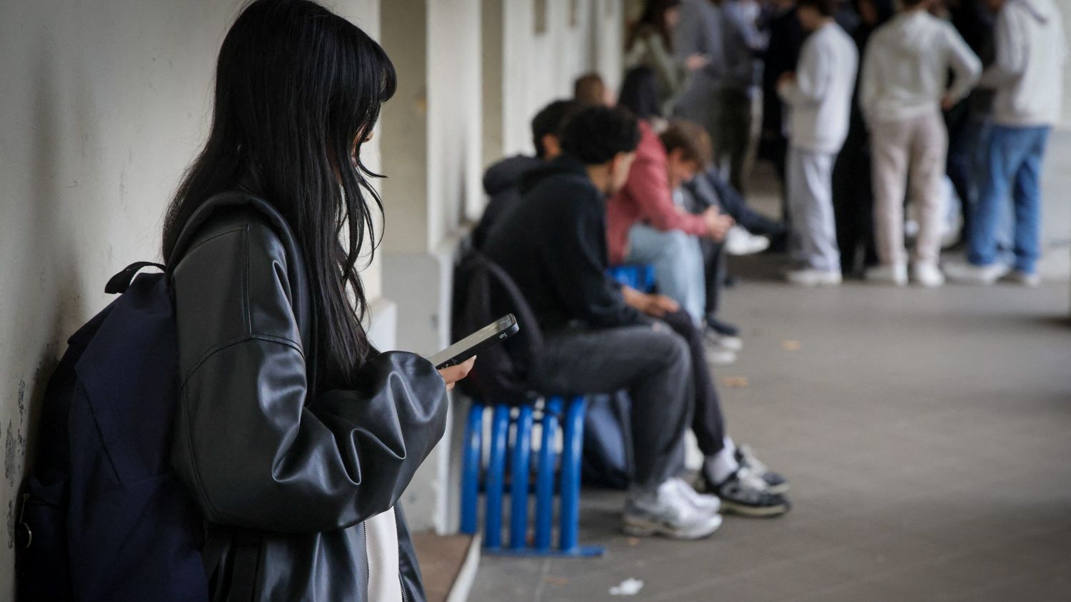 Le Sénat vote l'interdiction du téléphone portable au lycée, avec le soutien du gouvernement