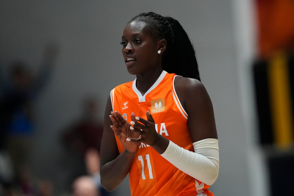 Awa Fam cae en las redes de Estados Unidos, que cambia las ‘reglas de juego’ del baloncesto femenino