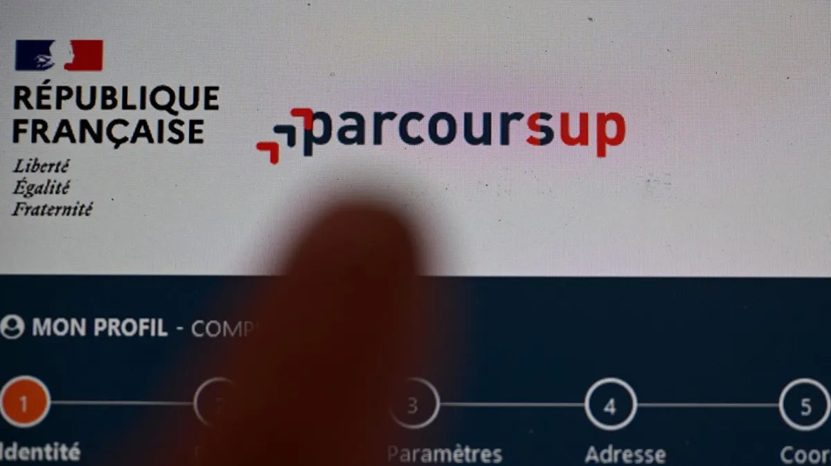 "L'année dernière, j'étais en pleurs" : quand Parcoursup participe à la détresse psychologique des jeunes