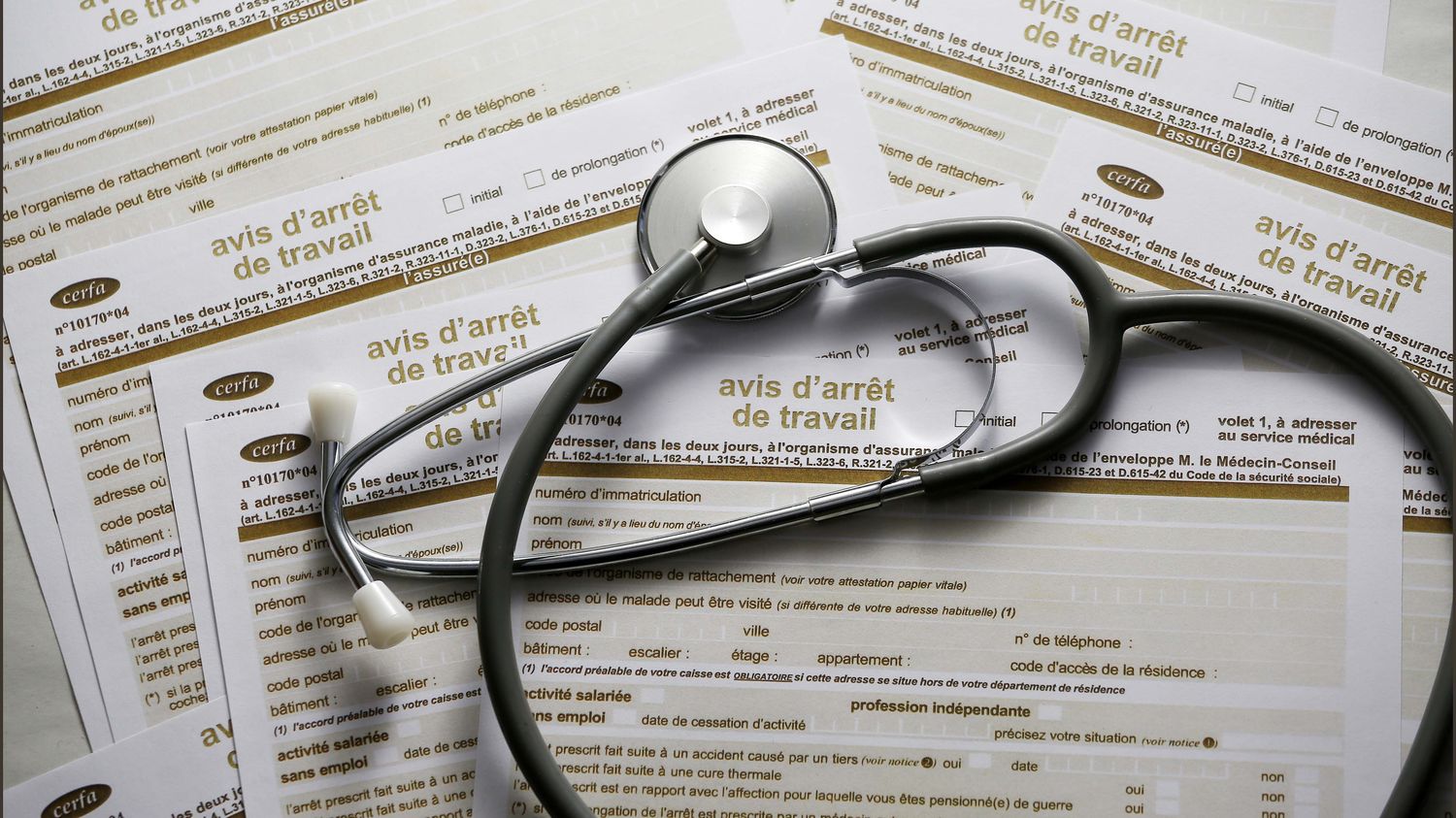 La hausse des arrêts de travail "est la conséquence d'un manque de prévention dans les entreprises", selon un psychologue du travail