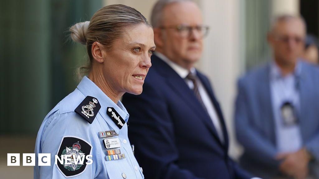 Alleged Bondi gunmen acted alone and did not train in the Philippines, police say