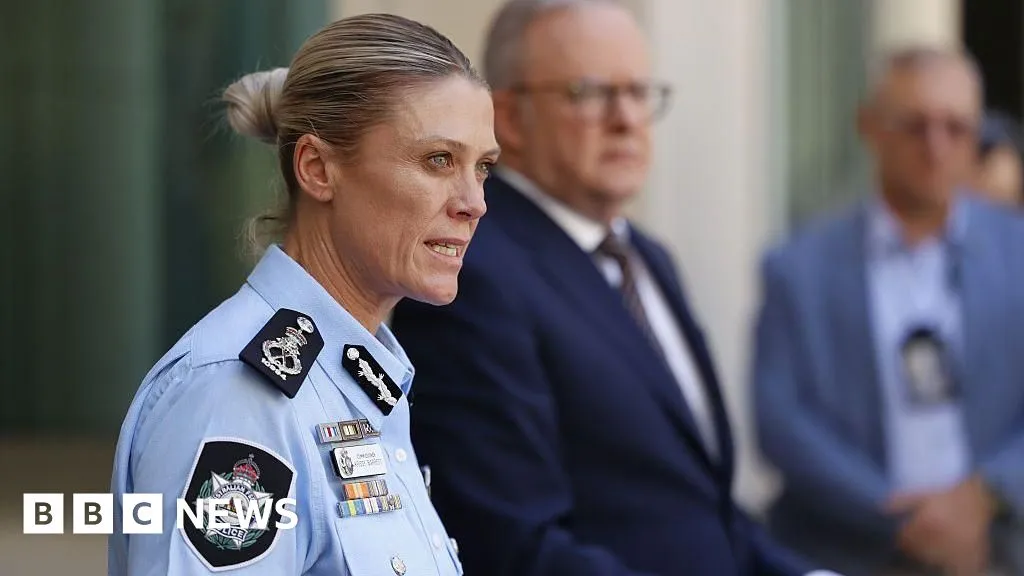 Alleged Bondi gunmen acted alone and did not train in the Philippines, police say