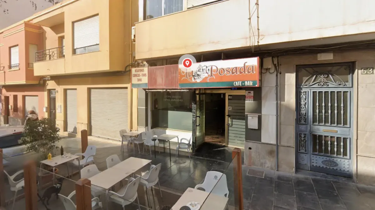 
         Explosión en un bar de Almería: hay un muerto y al menos tres heridos, uno de ellos en estado grave 
    