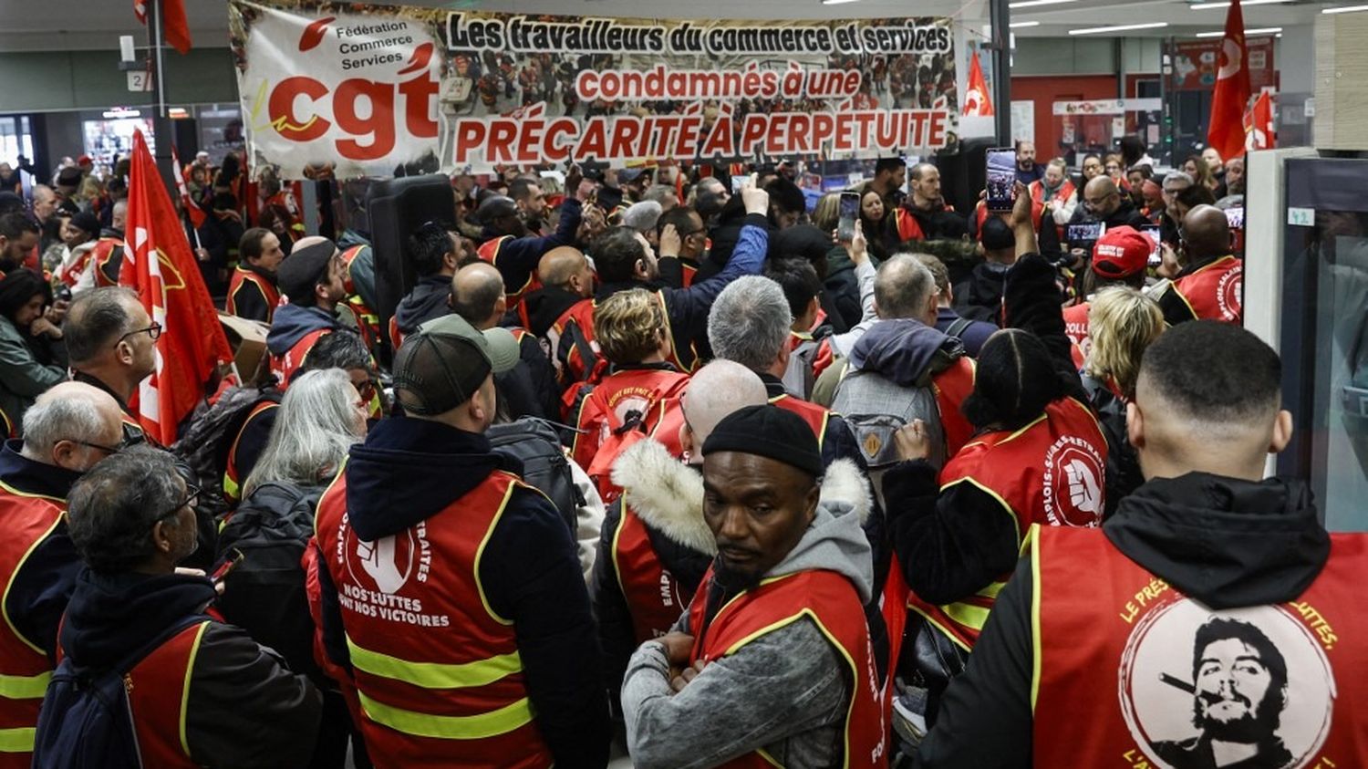 "J'ai peur de ne pas pouvoir payer mon loyer" : ces salariés sous le Smic subissent de plein fouet la hausse des prix à la consommation