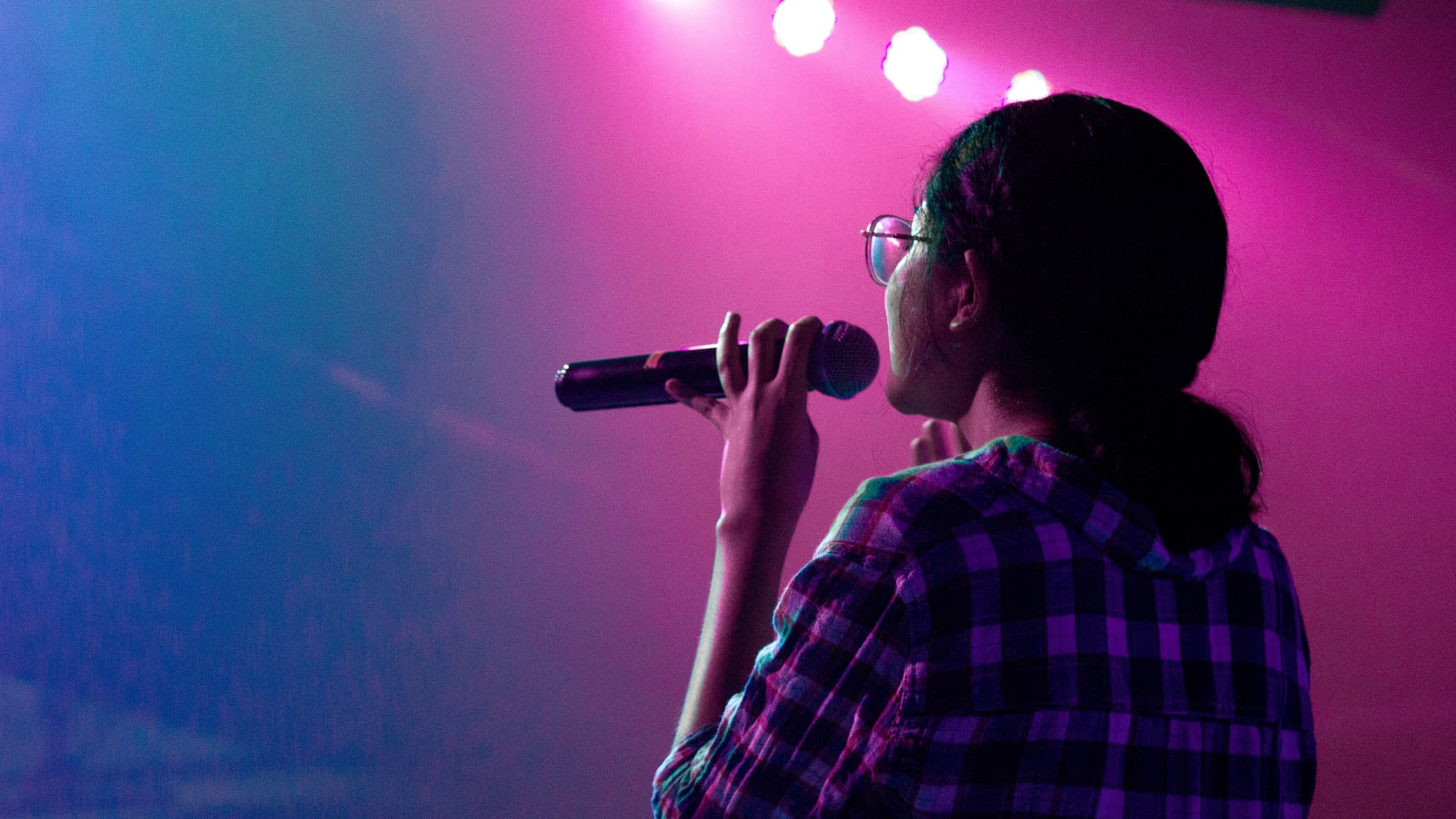 "C'est l'image même de l'hypocrisie": les syndicats de Forvia crispés par l'entreprise qui lance un hymne entrainant en plein plan de suppression de 10.000 postes